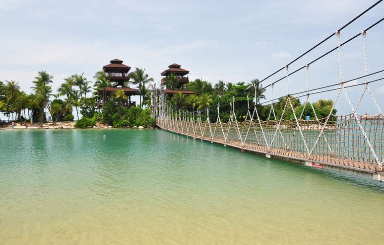 A ilha de Sentosa é um lugar para passeios tranquilos e dia relaxante na praia