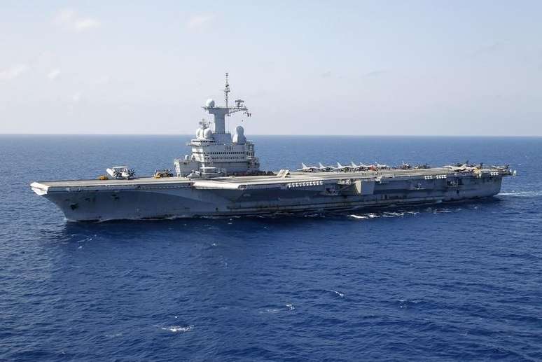 A França está encaminhando porta-aviões para o Iraque, além de reforços militares