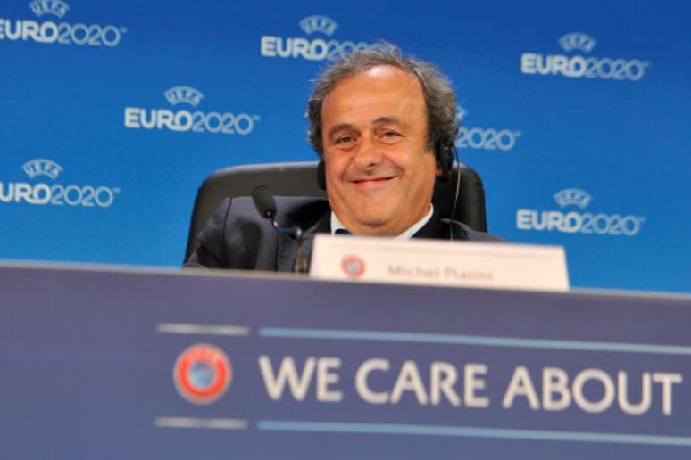 <p>Uefa, presidida por Michel Platini, defende Mundial de 2022 em dezembro</p>