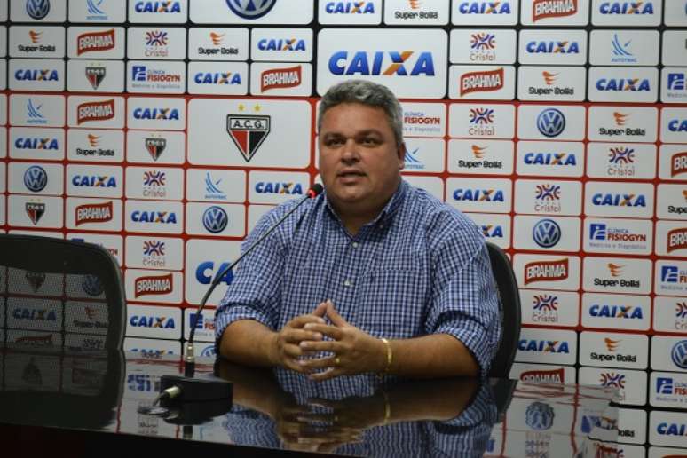 <p>Adson Batista elogiou técnico interino João Paulo Sanches</p>