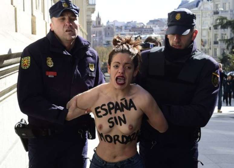 <p>Em seus corpos, elas traziam frases como "Femen pela liberdade", "Espanha sem mordaça" e "Buscamos a liberdade espanhola"</p>