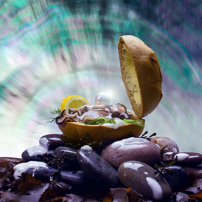 O Oyster burger (direita) &eacute; de ostras