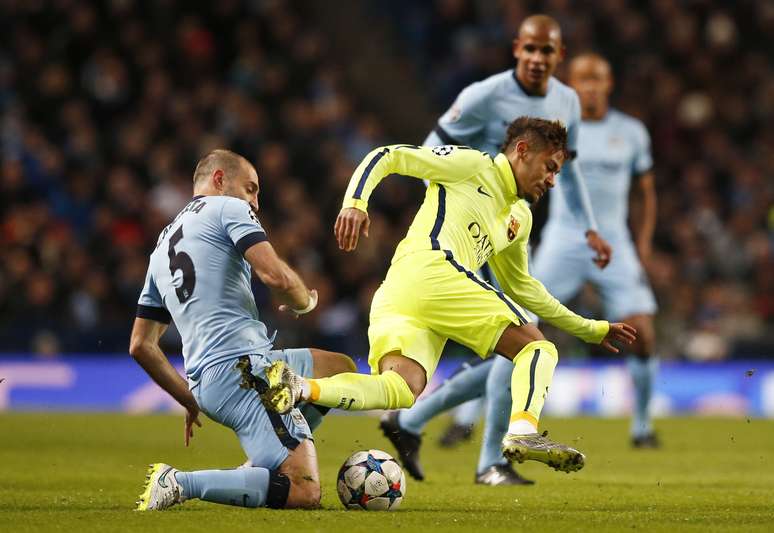 <p>Neymar lidou com provocações da torcida do Manchester City</p>