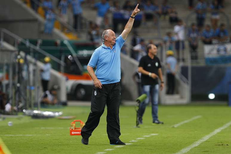 Com resultados ruins, Felipão sofre pressão no comando do Grêmio