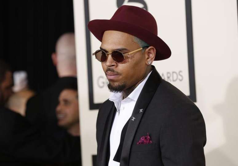 <p>O cantor Chris Brown chega &agrave; cerim&ocirc;nia do Grammy Awards, em Los Angeles, nos Estados Unidos, no in&iacute;cio do m&ecirc;s</p>
