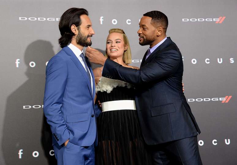 Rodrigo Santoro e o elenco do filme 'Golpe Duplo', na premiere do longa, que ocorreu em Los Angeles nesta ter&ccedil;a-feira (24). O filme estreia na quinta (26) nos cinemas brasileiros