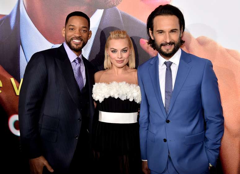 Rodrigo Santoro e o elenco do filme 'Golpe Duplo', na premiere do longa, que ocorreu em Los Angeles nesta terça-feira (24). O filme estreia na quinta (26) nos cinemas brasileiros