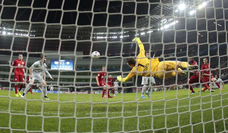 <p>Goleiro Leno fez milagres para ajudar o Bayer Leverkusen a vencer o Atlético de Madrid, em casa, por 1 a 0, pela ida das oitavas de final da Champions.</p>