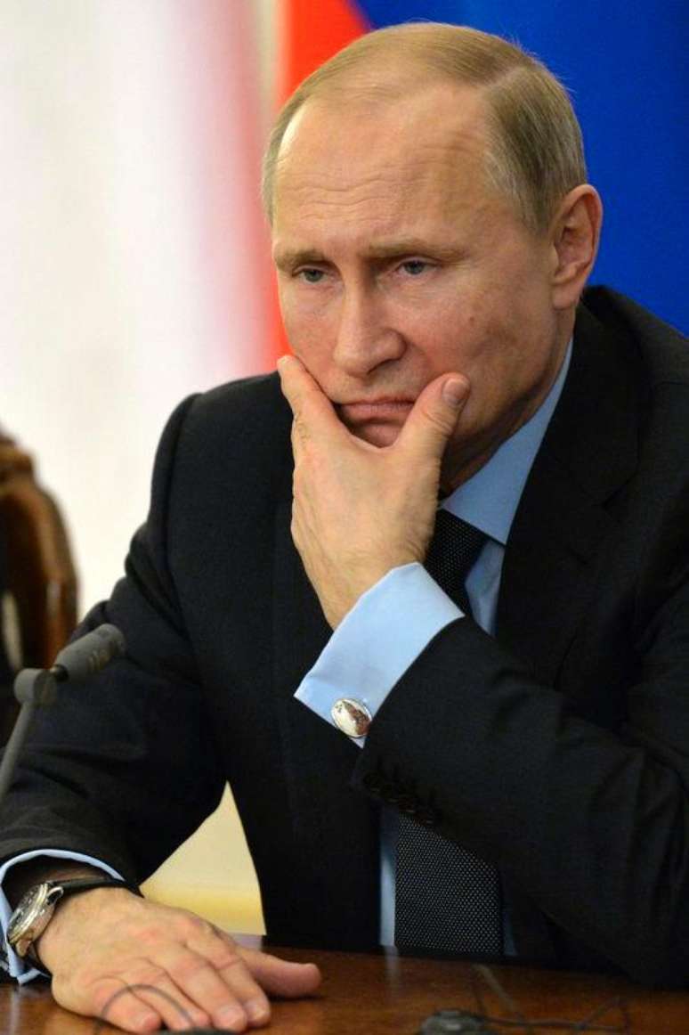 <p>&quot;Putin (foto) de peito aberto n&atilde;o &eacute; um l&iacute;der poderoso: ele &eacute; um rei nu&quot;, afirmou Khodorkovsky&nbsp;</p>