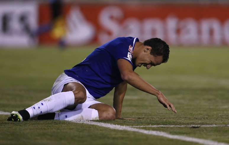 <p>Time celeste trope&ccedil;ou na estreia na Libertadores</p>