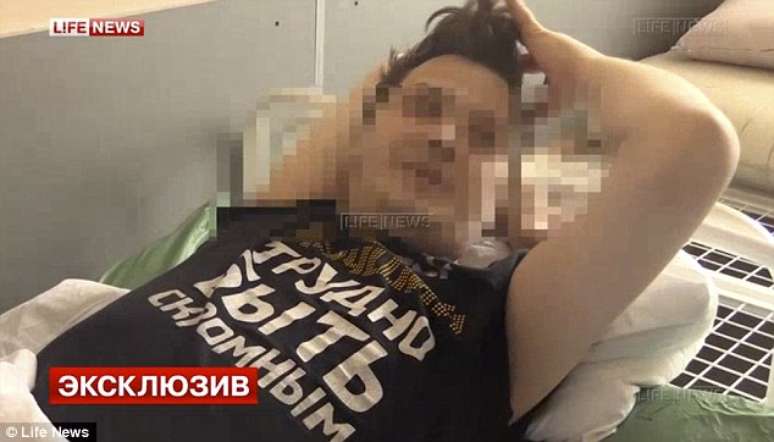 Artista casado foi parar no hospital, em Moscou, por ter testículos roubados