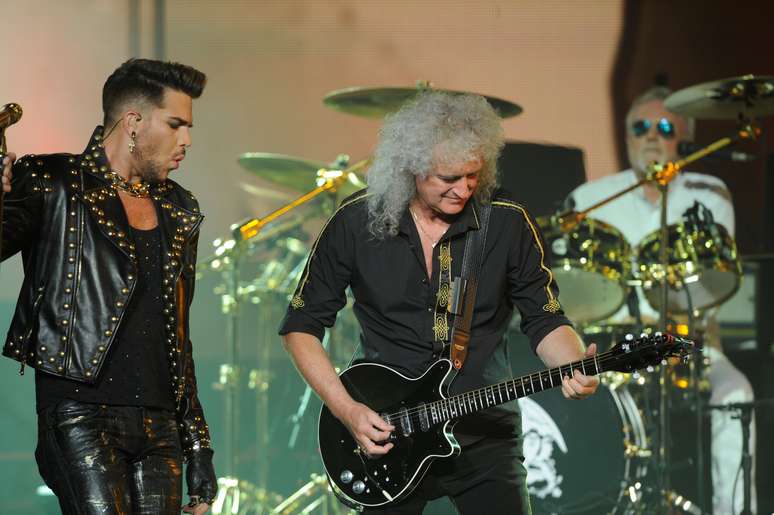 Adam Lambert se apresenta com o Queen desde 2011