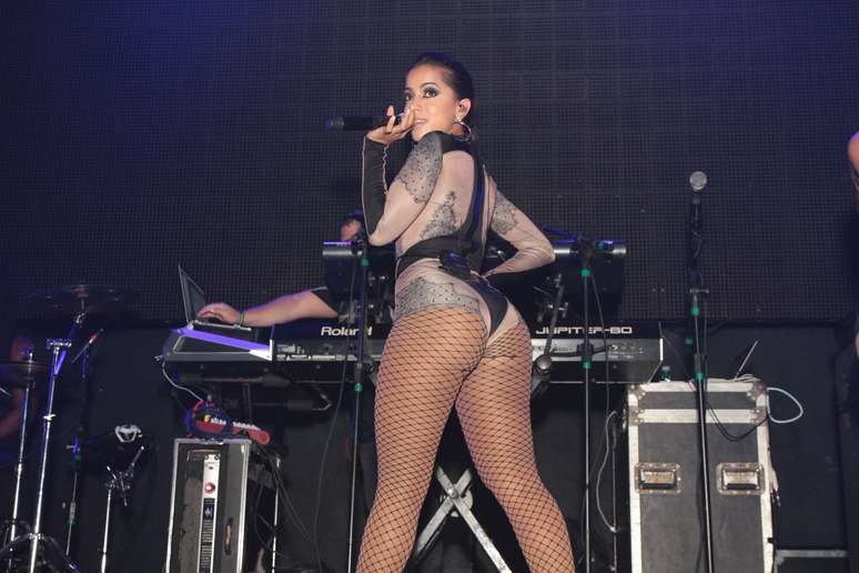 Anitta se apresentou na boate Brooks, em São Paulo, nesta sexta-feira (27)