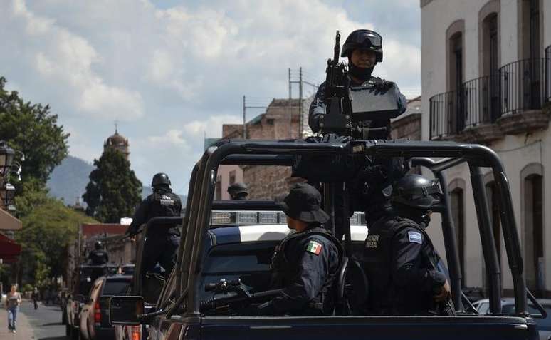 Policial mexicano em um jipe em Morelia, no Estado mexicano de Michoacán. 28/10/2013