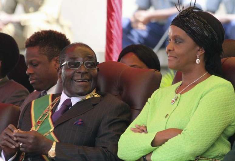 Presidente do Zimbábue, Robert Mugabe, e a mulher, Grace, em foto de arquivo em Harare. 12/08/2014