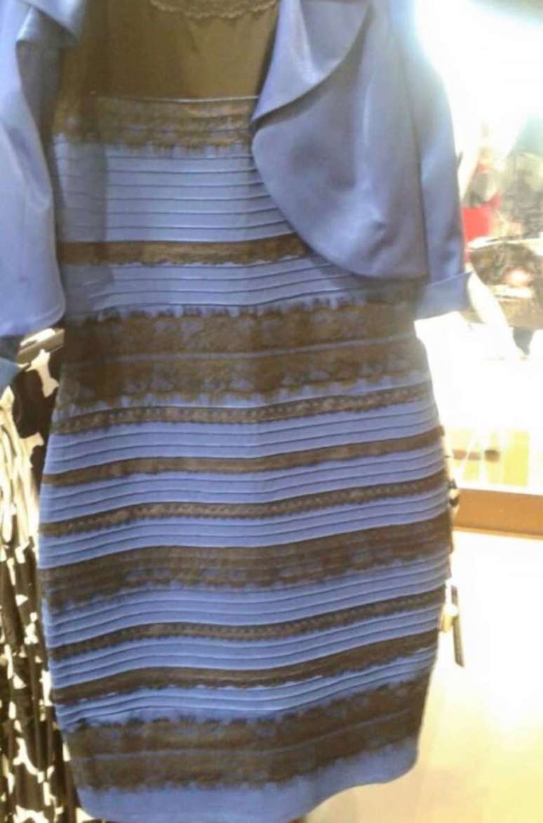 Qual a cor deste vestido?