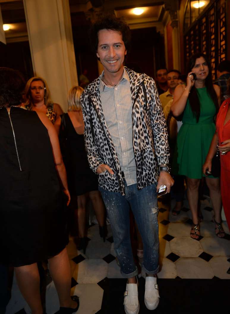 O estilista Arlindo Grund prestigiou o espet&aacute;culo