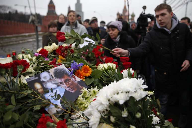 Moscovitas prestaram homenagens neste sábado ao líder opositor liberal russo Boris Nemtsov 