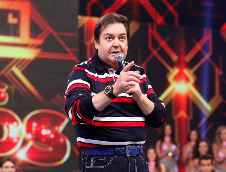 Faustão apresenta atração aos domingos