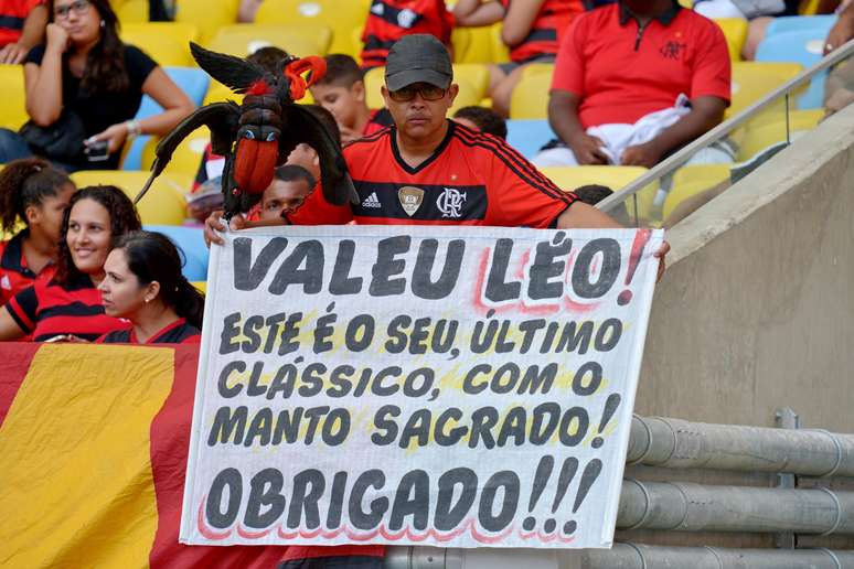 Torcida do Flamengo agradeceu a Léo Moura pelos 10 anos de serviço