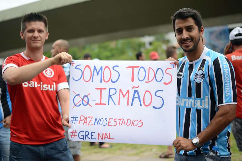 <p>Torcida mista em Grêmio x Inter pede paz nos estádios</p>