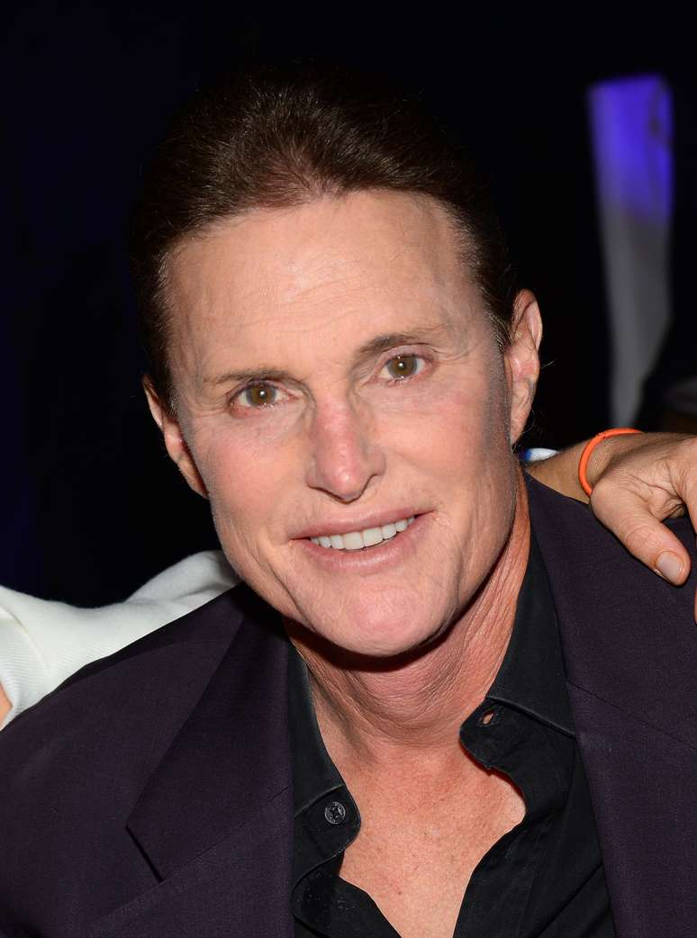 <p>Bruce Jenner disse às filhas que está se tornando uma mulher</p>