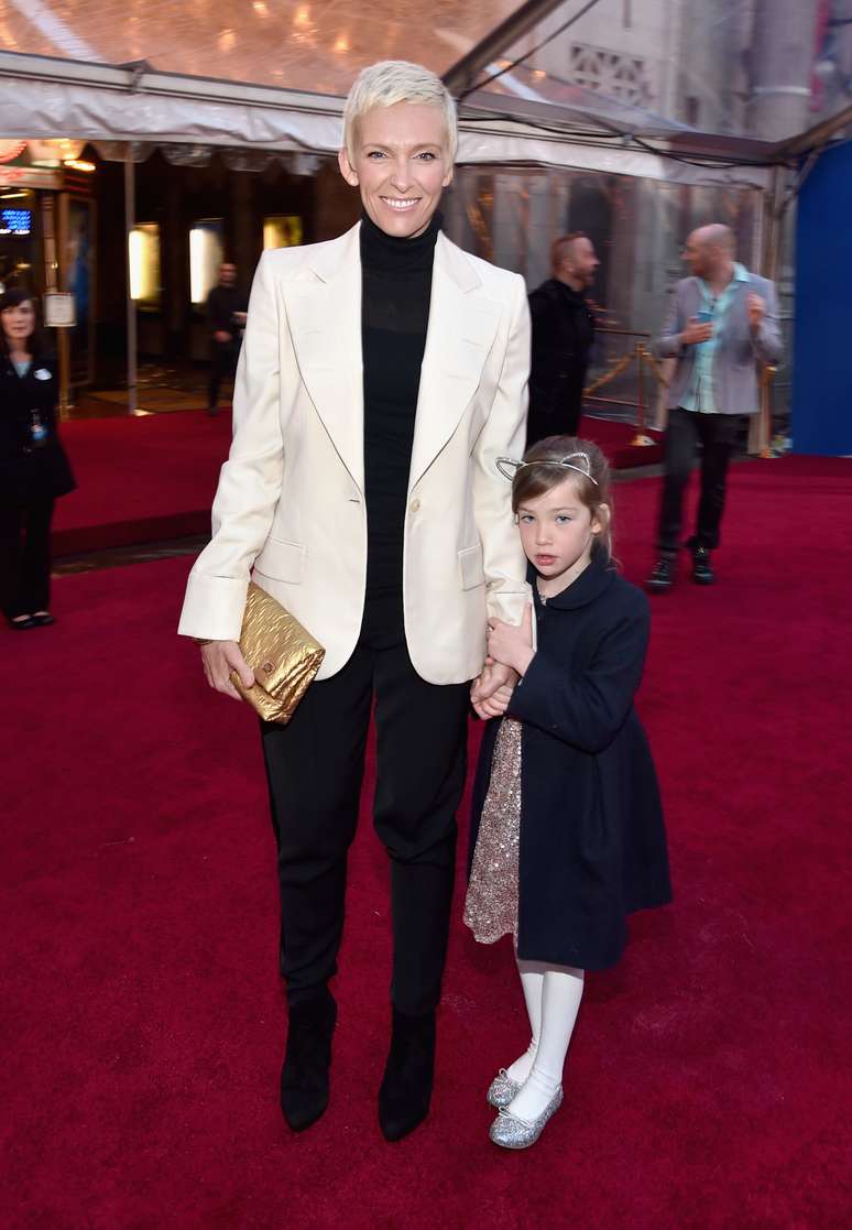A atriz Toni Collette e a filha