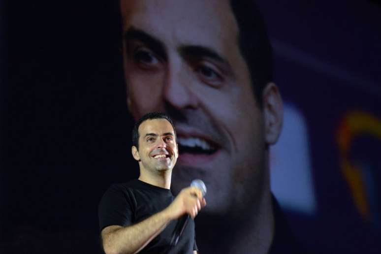 <p>Xiaomi de Hugo Barra vem aí, mas não espere sua loja de aplicativos</p>