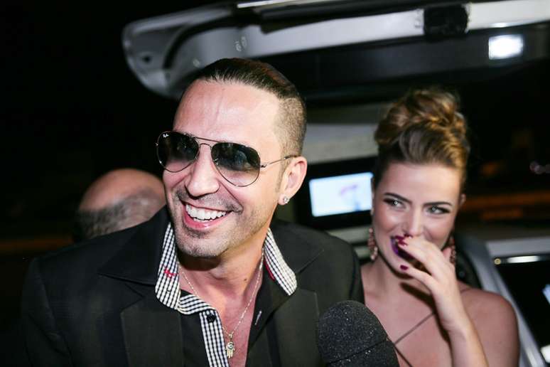 Latino e a mulher, Rayanne Morais