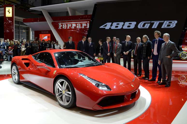 Ferrari 488 GTB é apresentada no Salão de Genebra