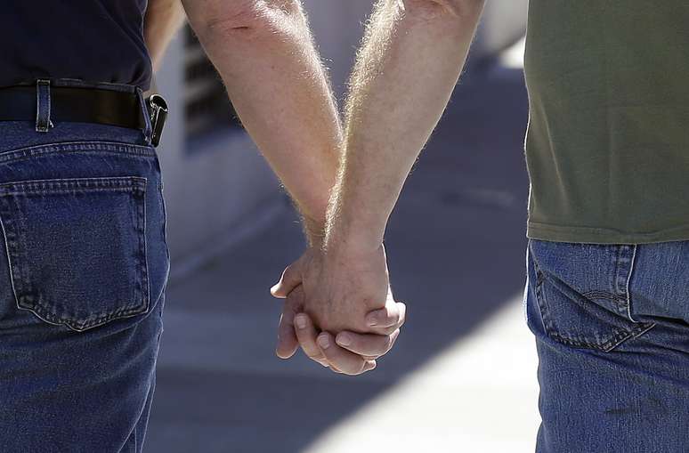 Una pareja de homosexuales camina por las calles de San Francisco.