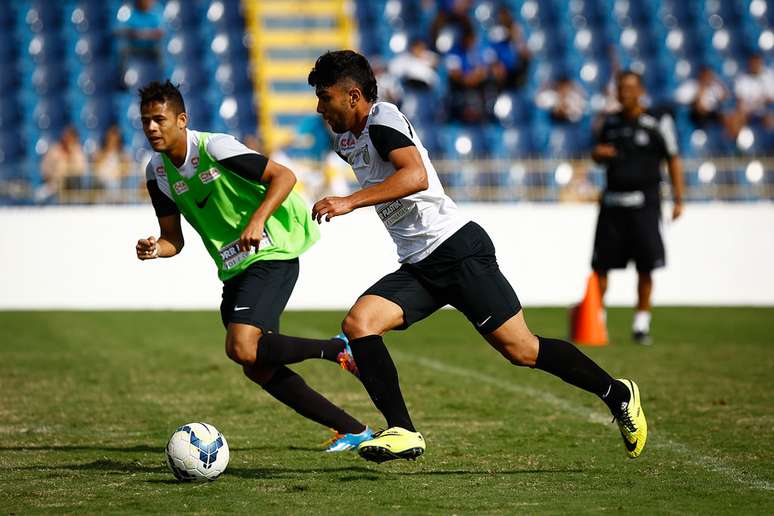 Gabriel e Geuvânio voltarão a atuar juntos no ataque diante do Botafogo-SP