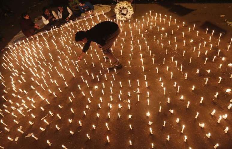 Manifestação em homenagem a mulher vítima de estupro em Nova Délhi em dezembro de 2012. 16/12/2013