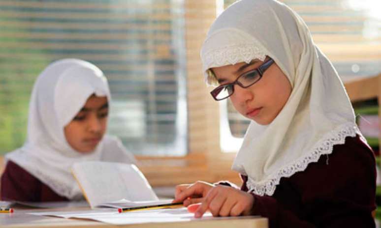 <p>As aulas de religião tratam do islamismo, e os alunos aprendem a história, a prática e os valores do islã</p>