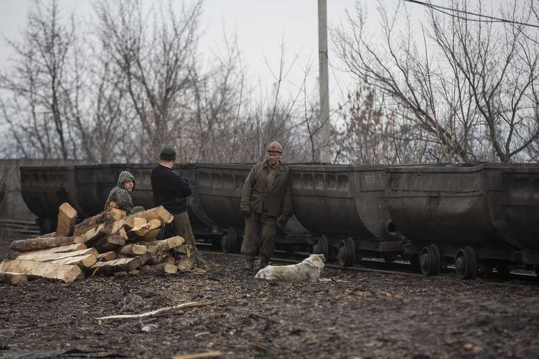 Mina explodiu em área reduto de rebeldes, próximo a Donetsk, e ao menos 30 pessoas morreram