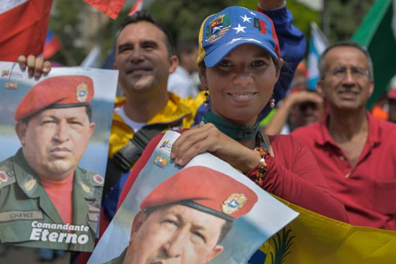 <p>Meios de comunica&ccedil;&atilde;o cubanos, todos estatais, publicaram nesta quinta-feira mat&eacute;rias que lembram Ch&aacute;vez</p>