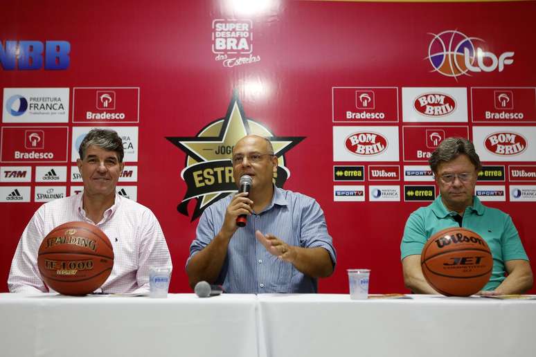 Cássio Roque (esq.), Alexandre Ferreira, prefeito de Franca, e Marcio Cattaruzzi (dir.)