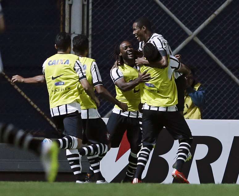 Corinthians faz festa com vitória na Argentina