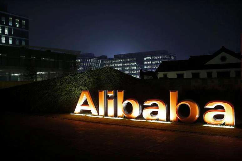 <p>Com o Snapchat bloqueado na China, não está claro qual o valor imediato que a startup trará ao Alibaba</p>