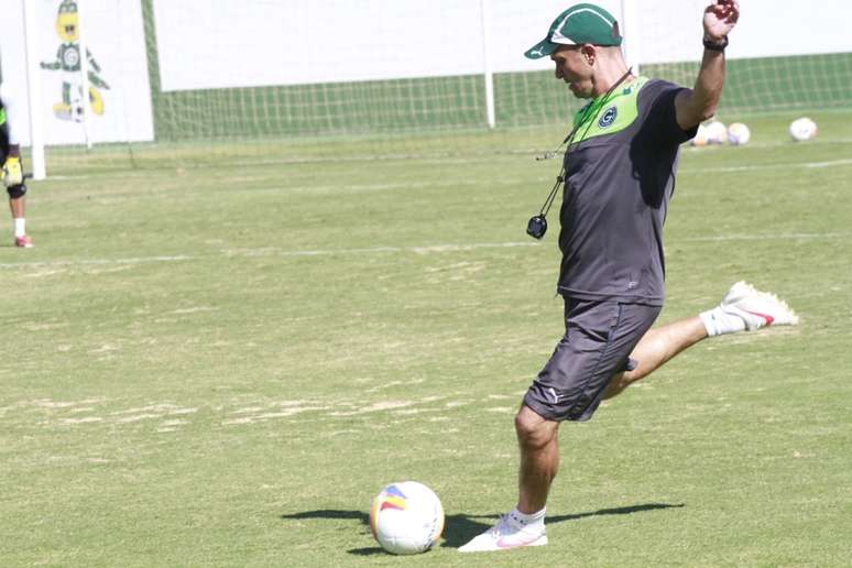 Wagner Lopes está pressionado no comando do Goiás