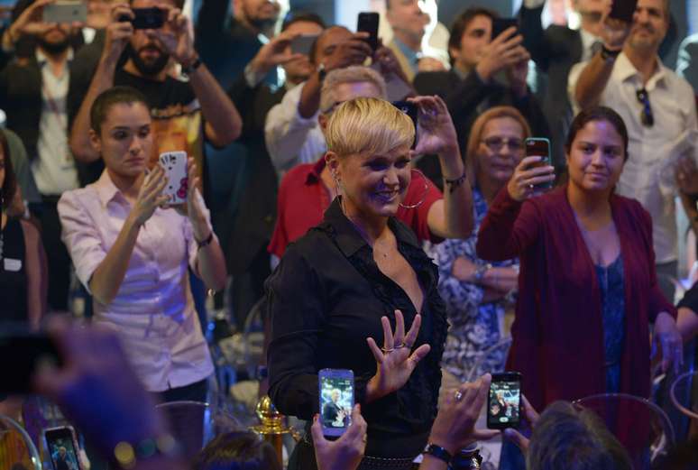A rainha do baixinhos, Xuxa Meneghel está oficialmente na Record e fez a sua primeira coletiva de imprensa como contratada da emissora nesta quinta-feira (5), em São Paulo