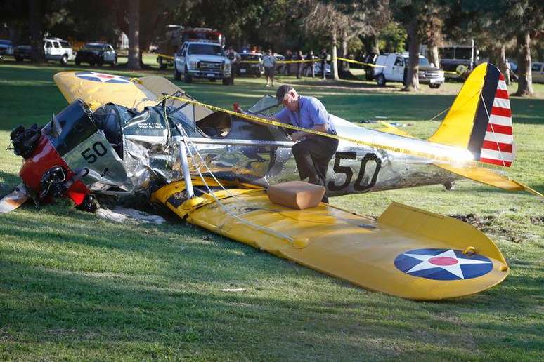 Avião pilotado por Harrison Ford se acidenta em campo de golfe em Los Angeles. 05/03/2015.