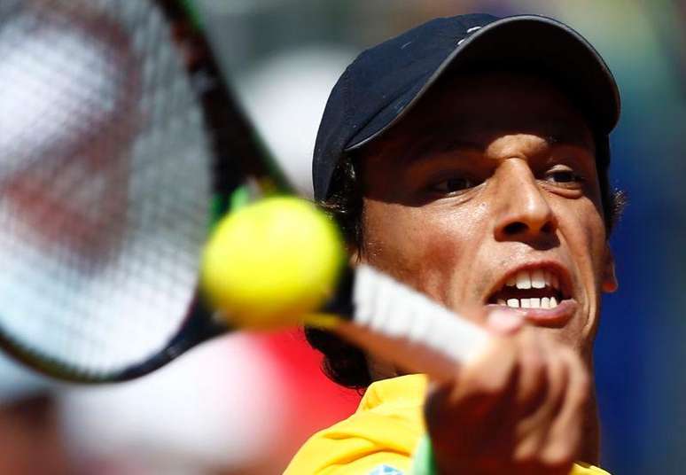 O tenista brasileiro João Souza durante jogo contra o argentino Carlos Berlocq pela Copa Davis, em Buenos Aires, na Argentina, nesta sexta-feira. 06/03/2015