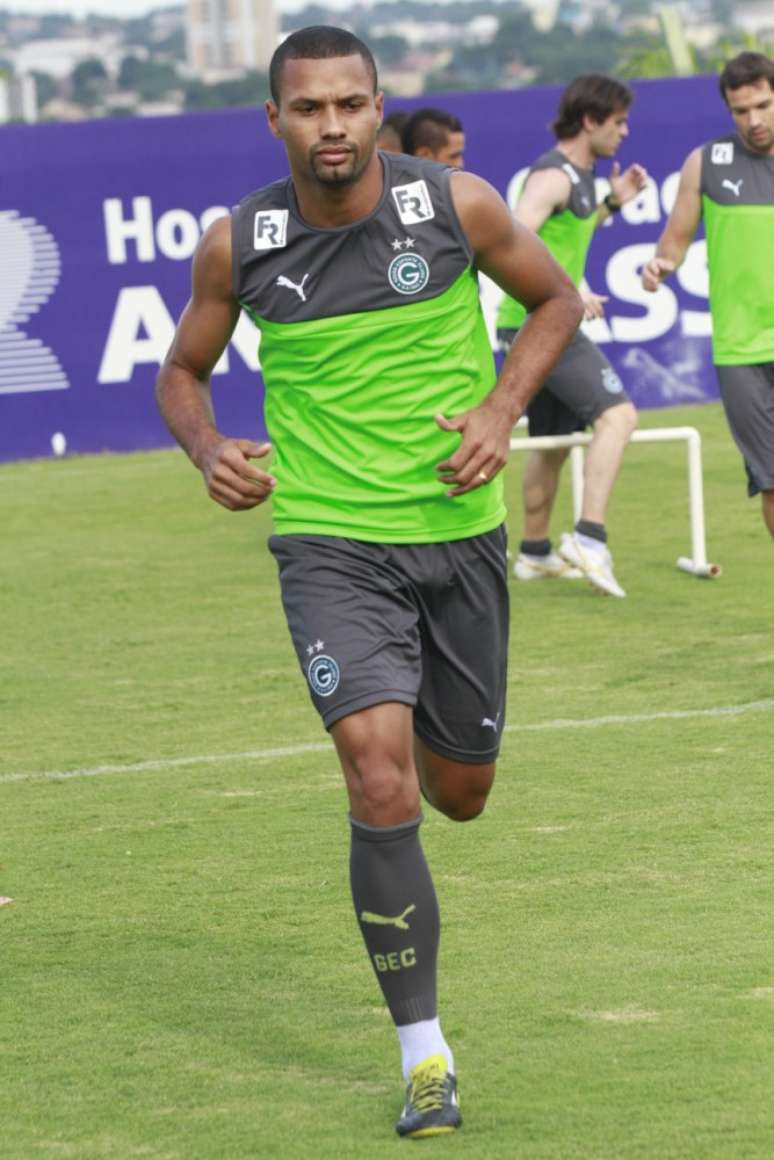 Zagueiro Júnior Lopes foi uma das novidades no time titular do Goiás