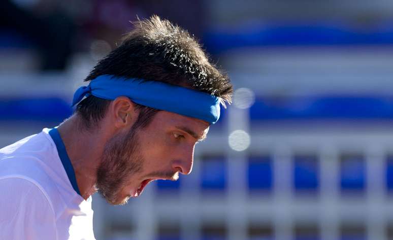 Leonardo Mayer faz festa com vitória sobre Bellucci