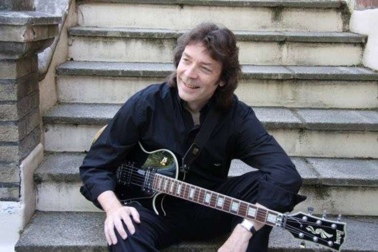 O guitarrista britânico Steve Hackett