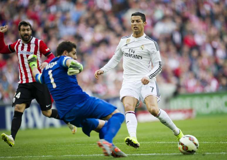 <p>Cristiano Ronaldo parou no goleiro Iraizoz</p>