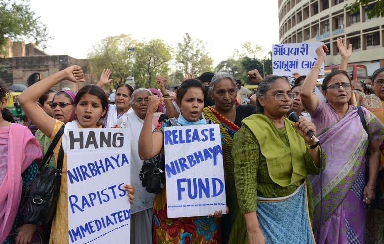<p>Mulheres protestam na Índia</p>