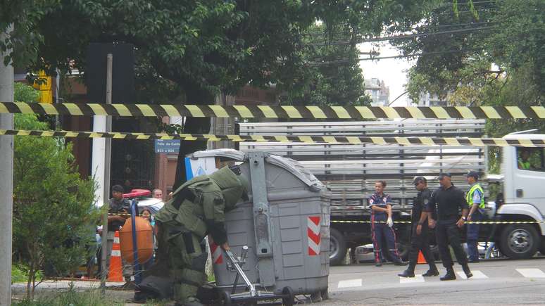 <p>Amea&ccedil;a mobilizou quatro viaturas e um cambur&atilde;o do Gate</p>