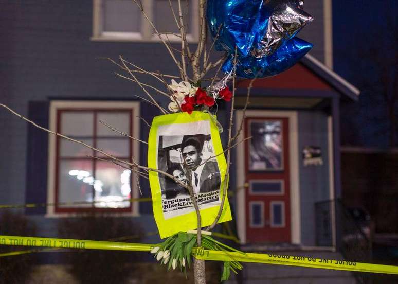 <p>Homenagem ao jovem de 19 anos morto pela polícia em Madison, Wisconsin, nos EUA</p>